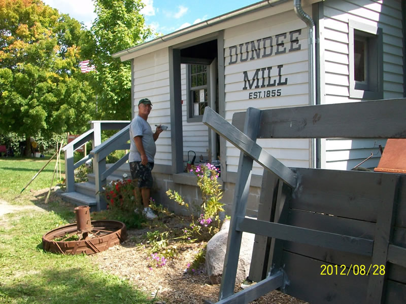 https://www.dundeemill.org/pictures/2012/11 Bob painting front.jpg